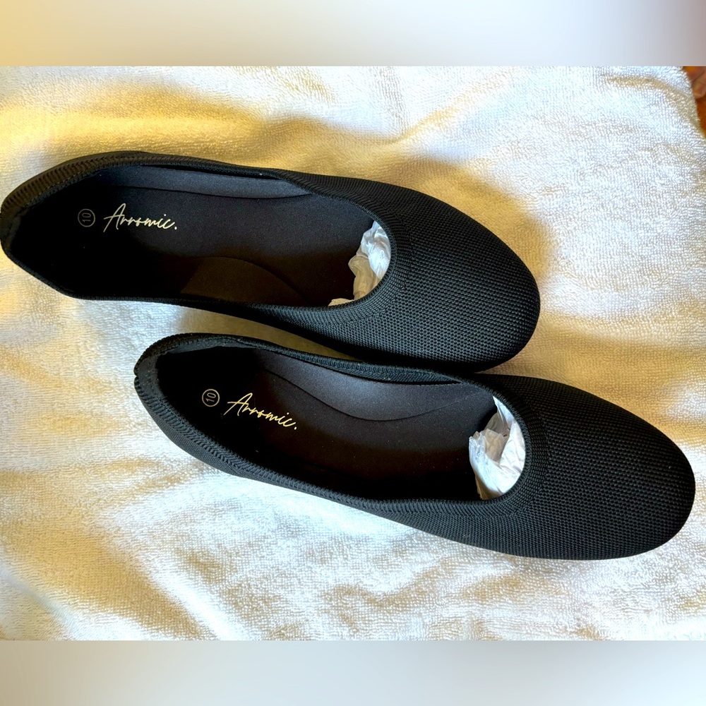 NWT in box Arromic Black Knit Stretchy Flats with Rounded Wide Toe Box Size 10
